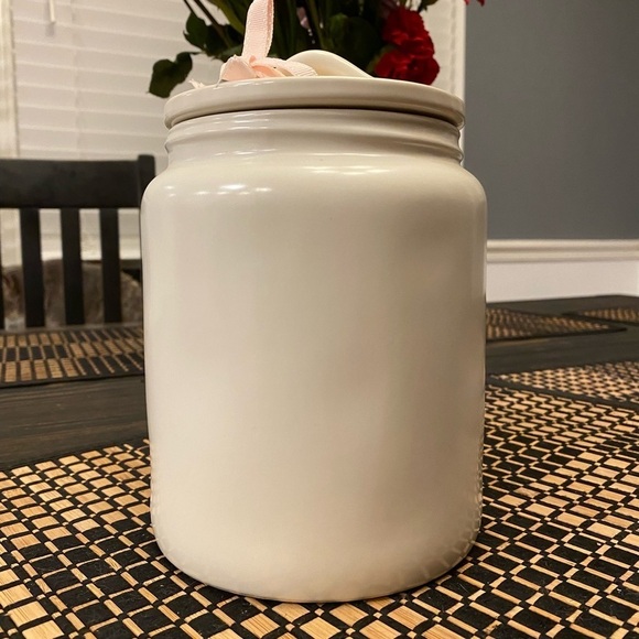Rae Dunn XOXO Canister - Picture 5 of 6